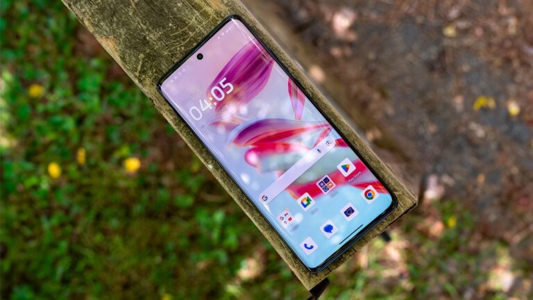 Samsung Galaxy S25 vs. Motorola Edge 2024: Is it worth paying more for the Galaxy?