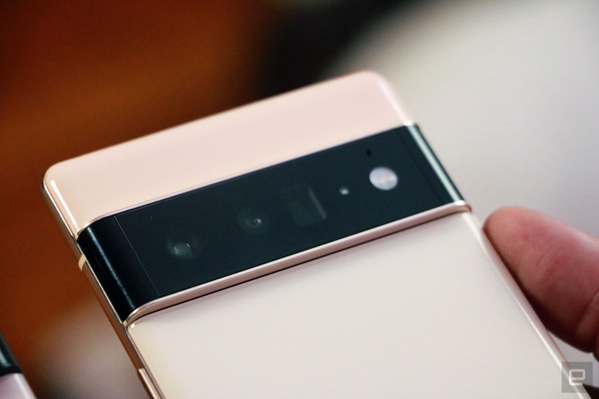 Closing the collision of Pixel 6 Pro.