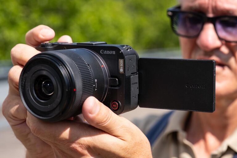 An affordable vlogging camera that remains behind its rivals