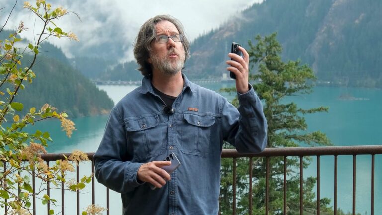 I tried the new T-Mobile satellite service to send messages to dead areas. Here’s how it is different
