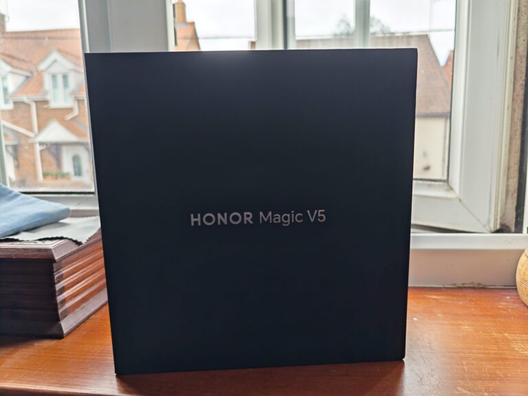 Honorary partner and Qualcomm in Honor Magic V5