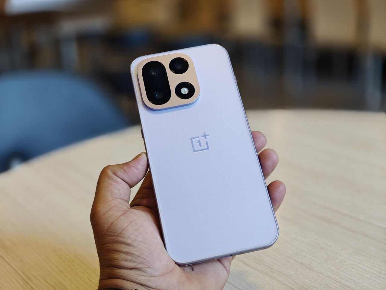 OnePlus 15 Review – OnePlus’ Most Advanced Flagship Yet OnePlus 15 Review – OnePlus’ Most Advanced Flagship Yet